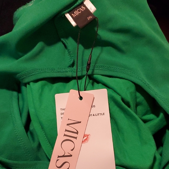 MICAS Green Sleeveless Curve Dress - Picture 7 of 7